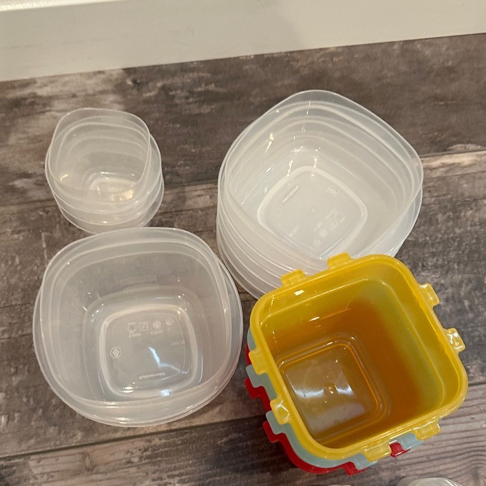 17 Piece Food Storage Container Bundle: Tupperware, Rubbermaid, Lock&Lock - Picture 9 of 14